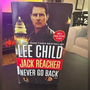 Lee Child Jack Reacher Never Go Back Paperback Novel - Black & Red